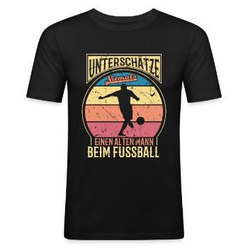 Alter Mann Fußball - Männer Slim Fit T-Shirt - Schwarz - Vorne - Nik (191cm)