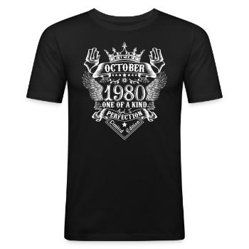Oktober 1980 Jubiläum 1980 Oktober - Männer Slim Fit T-Shirt - Schwarz - Vorne - Nik (191cm)