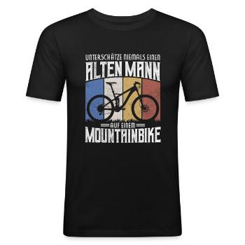 UNTERSCHÄTZE NIEMALS ALTEN MANN MOUNTAINBIKE MTB - Männer Slim Fit T-Shirt - Schwarz - Vorne - Nik (191cm)