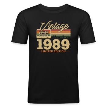 1989 - 34/35. Geburtstag - Männer Slim Fit T-Shirt - Schwarz - Vorne - Nik (191cm)