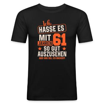 Junggeblieben mit 61 Jahren - Männer Slim Fit T-Shirt - Schwarz - Vorne - Nik (191cm)