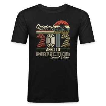 Originell 2012 Jahrgang Vintage Geburtstag Retro - Männer Slim Fit T-Shirt - Schwarz - Vorne - Nik (191cm)