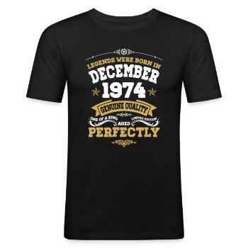 Millésime Vieilli parfaitement Décembre 1974 - T-shirt près du corps Homme - noir - Devant - Nik (191cm)