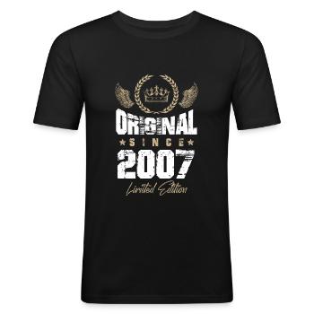 2007 limited edition - Männer Slim Fit T-Shirt - Schwarz - Vorne - Nik (191cm)