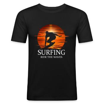 Surfing Ride the waves - Männer Slim Fit T-Shirt - Schwarz - Vorne - Nik (191cm)