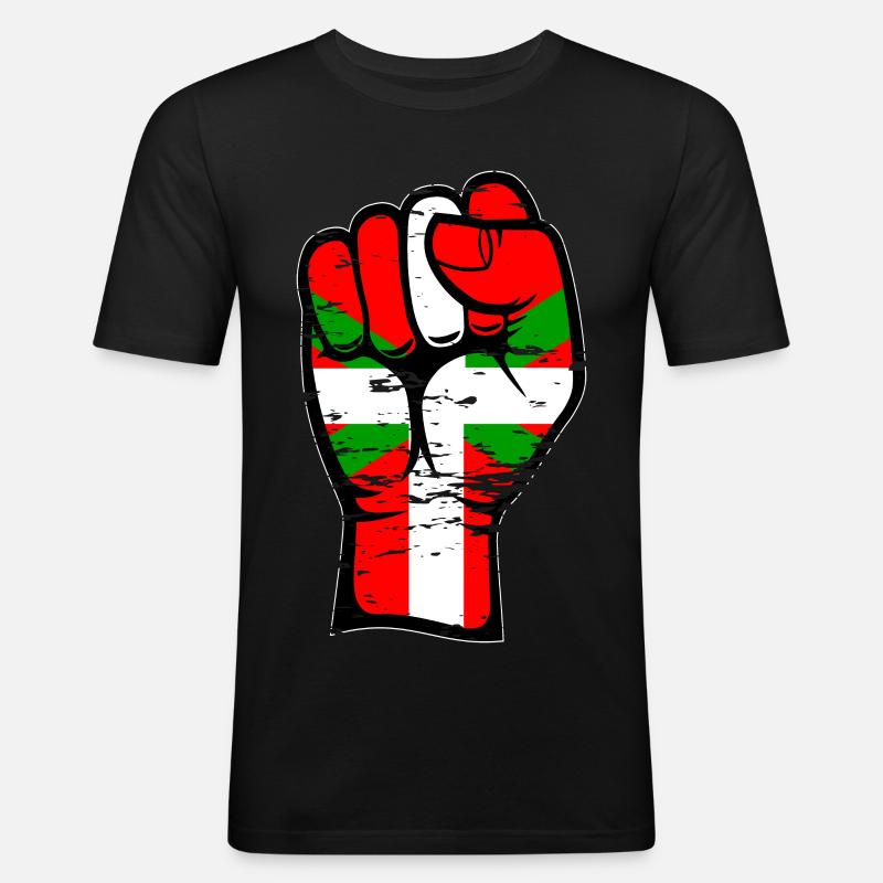 Poing de drapeau basque utilisé - T-shirt près du corps Homme - noir