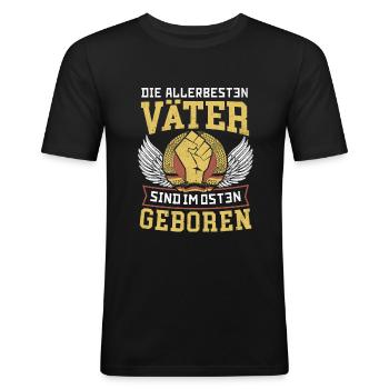 DIE ALLERBESTEN VÄTER SIND IM OSTEN GEBOREN DDR - Männer Slim Fit T-Shirt - Schwarz - Vorne - Nik (191cm)