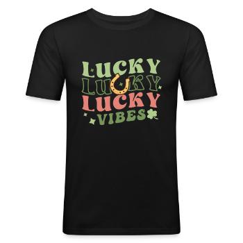 Lucky Vibes - St. Patricks Day - Männer Slim Fit T-Shirt - Schwarz - Vorne - Nik (191cm)