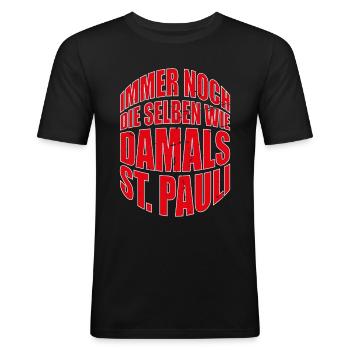 St. Pauli immer noch die selben wie damals - Männer Slim Fit T-Shirt - Schwarz - Vorne - Nik (191cm)