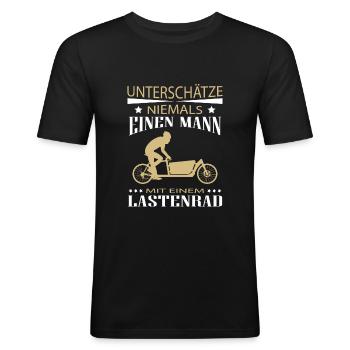 Mann mit einem Lastenrad - Lastenfahrrad - Männer Slim Fit T-Shirt - Schwarz - Vorne - Nik (191cm)
