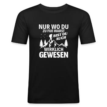 Nur wo du zu Fuß warst bist du auch gewesen - Männer Slim Fit T-Shirt - Schwarz - Vorne - Nik (191cm)