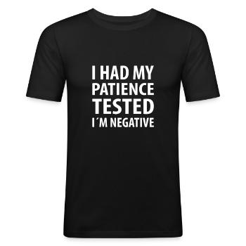 J'ai fait tester ma patience | Citations drôles - T-shirt près du corps Homme - noir - Devant - Nik (191cm)