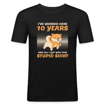 10 Dienstjahre Arbeitsjubiläum 10 Jahre - Männer Slim Fit T-Shirt - Schwarz - Vorne - Nik (191cm)
