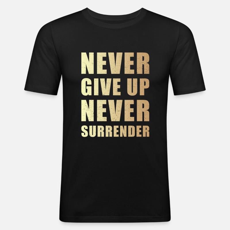 Never give up never surrender - Männer Slim Fit T-Shirt - Schwarz