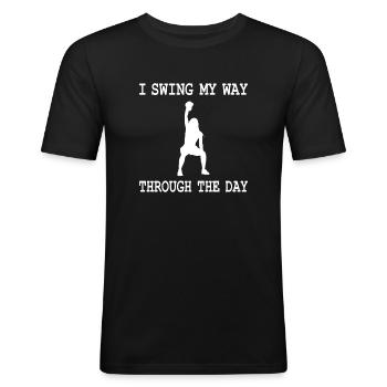 Je me balance à travers la journée Kettlebell en balançant - T-shirt près du corps Homme - noir - Devant - Nik (191cm)