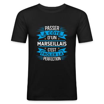 Marseillais Parfait Idée Cadeau Humour Marseille - T-shirt près du corps Homme - noir - Devant - Nik (191cm)