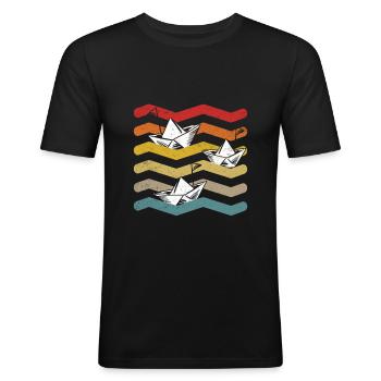 Segelboot Papierboote Retro Segeln Segler Kapitän - Männer Slim Fit T-Shirt - Schwarz - Vorne - Nik (191cm)