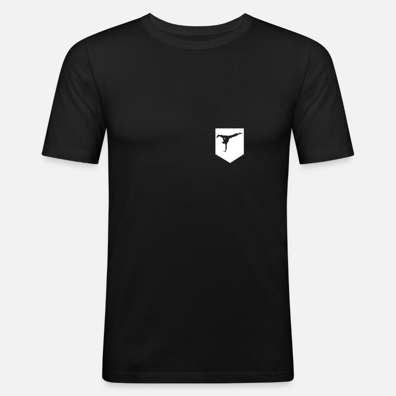 Capoeira Seitentasche - Männer Slim Fit T-Shirt - Schwarz