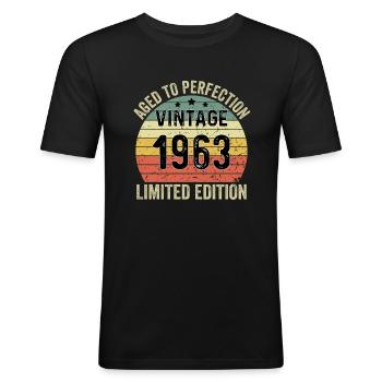 Aged To Perfection Vintage 1963 Limited Edition - Männer Slim Fit T-Shirt - Schwarz - Vorne - Nik (191cm)