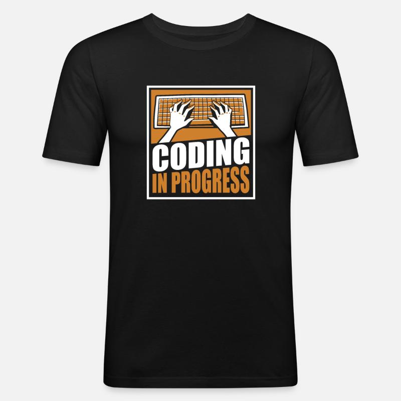 Coding In Progress Softwareingenieur Developer - Männer Slim Fit T-Shirt - Schwarz