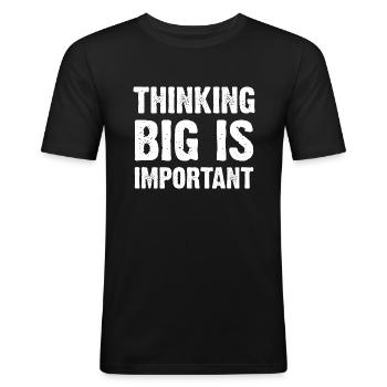 Il est important de voir grand - T-shirt près du corps Homme - noir - Devant - Nik (191cm)