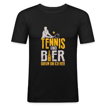 Tennisspieler Tennis Bier Darum Bin Ich Hier Witz - Männer Slim Fit T-Shirt - Schwarz - Vorne - Nik (191cm)