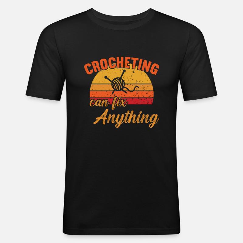 Crocheting can fix Anything / Häkeln - Männer Slim Fit T-Shirt - Schwarz