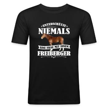 Freiberger Unterschätze nie Pferd Frauen Geschenk - Männer Slim Fit T-Shirt - Schwarz - Vorne - Nik (191cm)