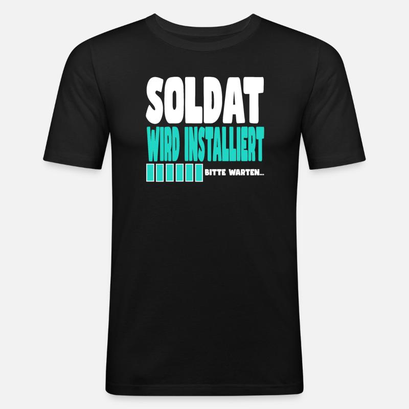 Soldat wird installiert - Männer Slim Fit T-Shirt - Schwarz