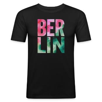 Berlin Souvenir Aquarell Schriftzug - Männer Slim Fit T-Shirt - Schwarz - Vorne - Nik (191cm)