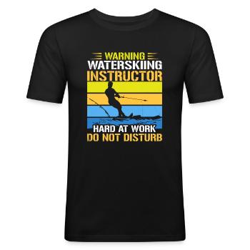 Avertissement : les moniteurs de ski nautique travaillent d’arrache-pied - T-shirt près du corps Homme - noir - Devant - Nik (191cm)