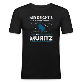 Mir Reichts Ich Fahr An Die Müritz - Männer Slim Fit T-Shirt - Schwarz - Vorne - Nik (191cm)