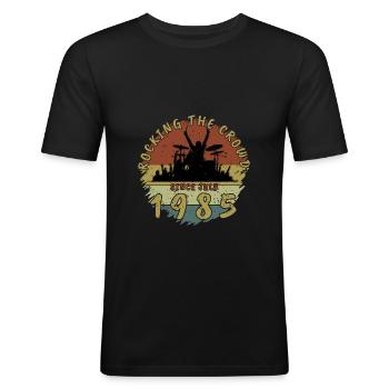 40. Geburtstag Rocking the crowd DRM 07/1985 - Männer Slim Fit T-Shirt - Schwarz - Vorne - Nik (191cm)