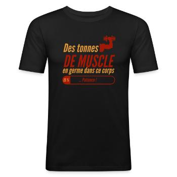 Des tonnes de muscle en germe dans ce corps - T-shirt près du corps Homme - noir - Devant - Nik (191cm)