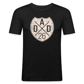 Dad 26 Vater Baby Papa 2026 Vatertagsgeschenk - Männer Slim Fit T-Shirt - Schwarz - Vorne - Nik (191cm)