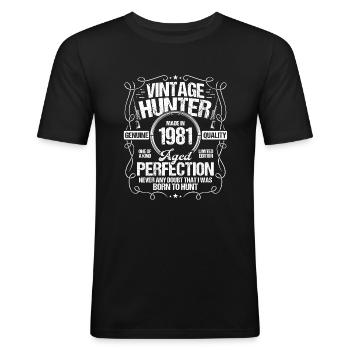 1981 Hunting for Boar Hunter Dog 1981 Year Born - Männer Slim Fit T-Shirt - Schwarz - Vorne - Nik (191cm)