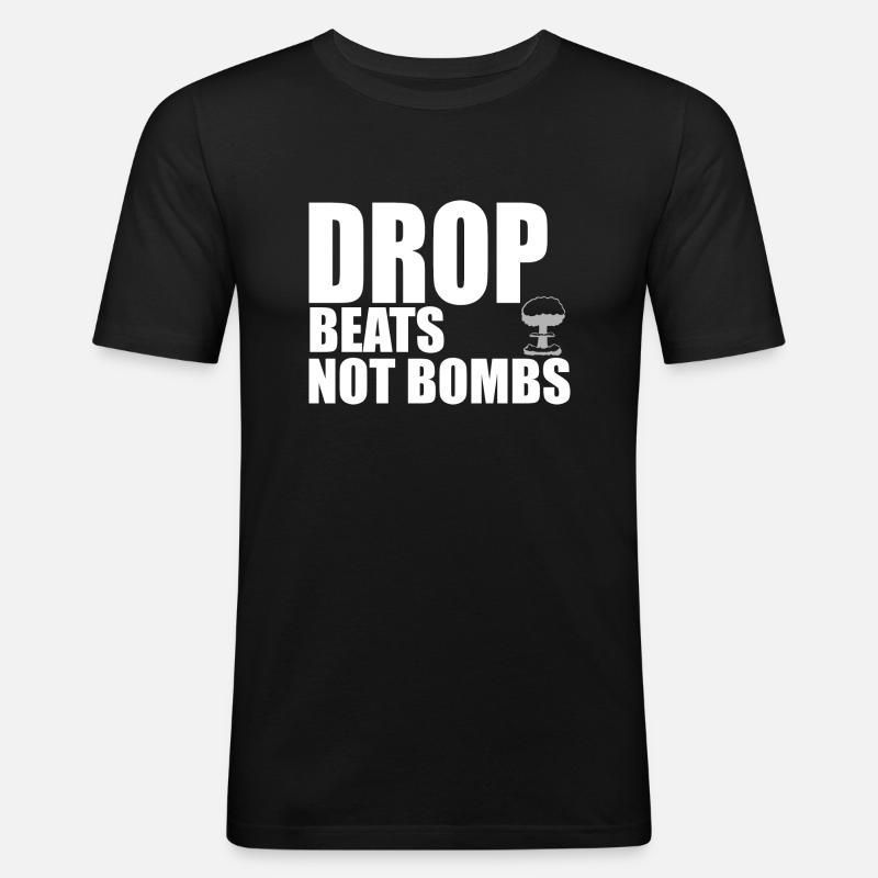 Drop Beats Zitat - Männer Slim Fit T-Shirt - Schwarz