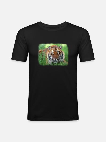 Tiger im Gras - Männer Slim Fit T-Shirt - Schwarz