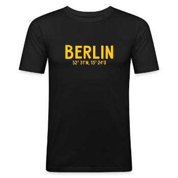 Berlin Koordinaten - Berliner Bär - Männer Slim Fit T-Shirt - Schwarz - Vorne - Nik (191cm)