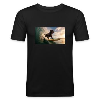 Surfin’ Bella – Der Labrador auf Wellenjagd - Männer Slim Fit T-Shirt - Schwarz - Vorne - Nik (191cm)
