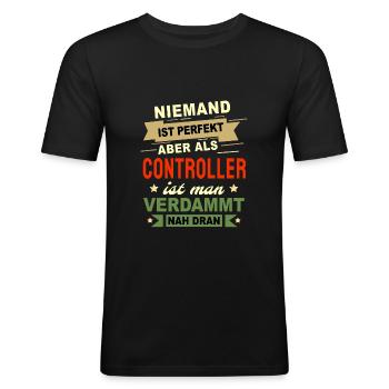 Niemand ist perfekt aber als Controller - Männer Slim Fit T-Shirt - Schwarz - Vorne - Nik (191cm)