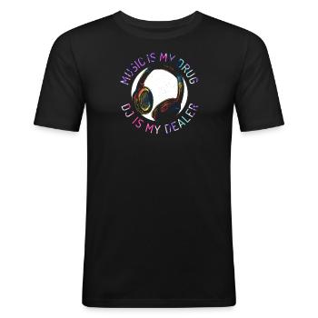 Music my Drug - DJ my Dealer - Männer Slim Fit T-Shirt - Schwarz - Vorne - Nik (191cm)