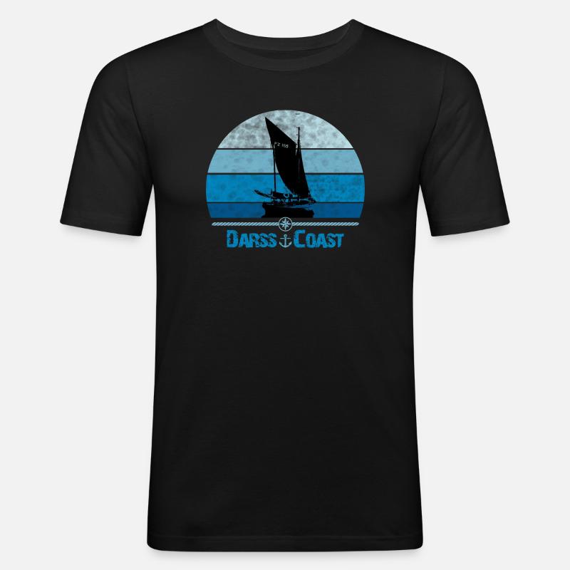 Darss Coast mit Zeesboot - Männer Slim Fit T-Shirt - Schwarz