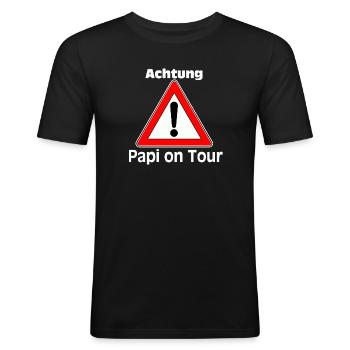 Vatertag , Papi on Tour , monza man . - Männer Slim Fit T-Shirt - Schwarz - Vorne - Nik (191cm)