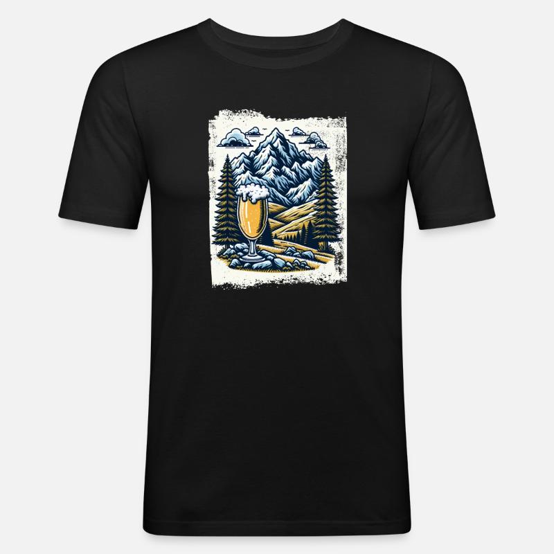 Bergpanorama mit Bierglas - Männer Slim Fit T-Shirt - Schwarz