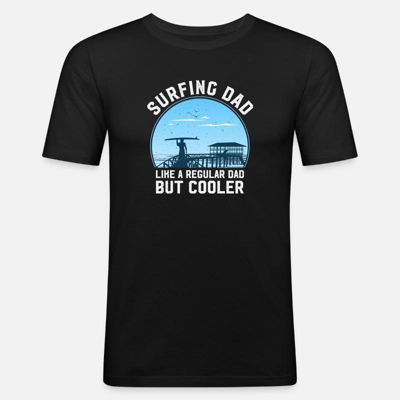 Papa Surfer mit Lebensfreude - Männer Slim Fit T-Shirt - Schwarz