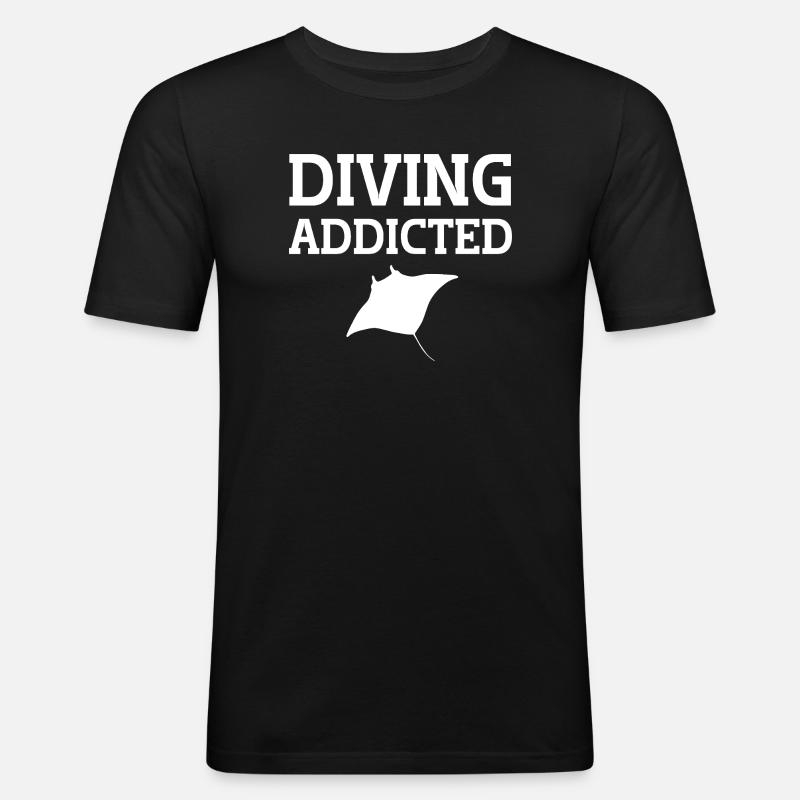 Tauchende Mantaroche - Männer Slim Fit T-Shirt - Schwarz