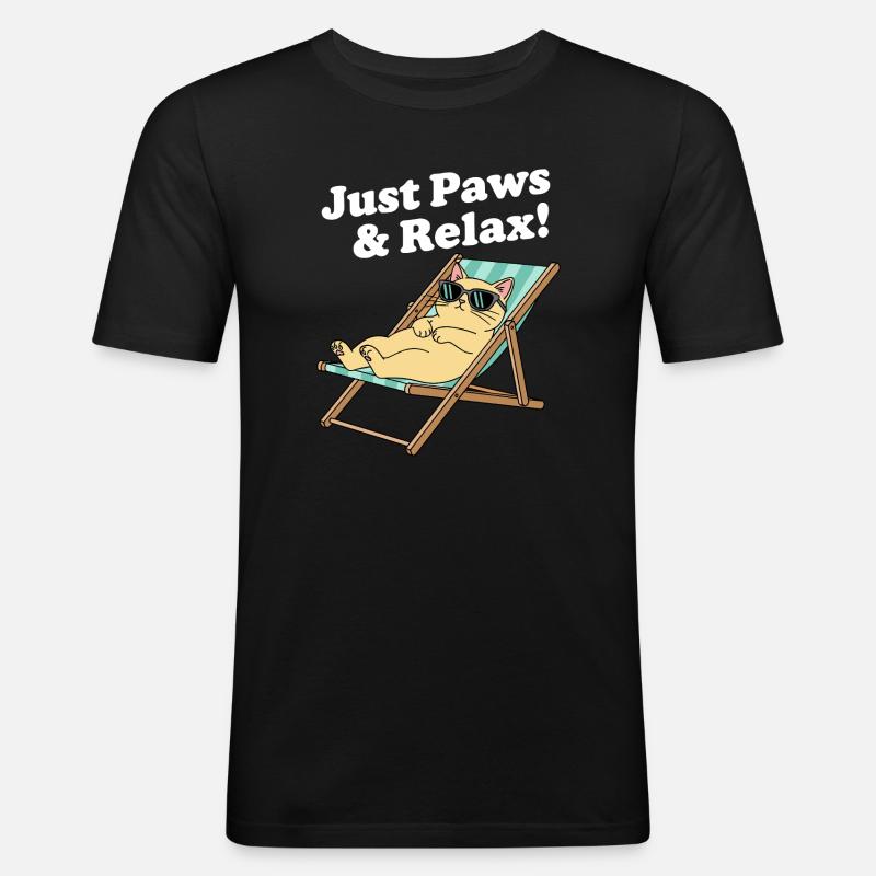 Relax Katze im Liegestuhl - Männer Slim Fit T-Shirt - Schwarz