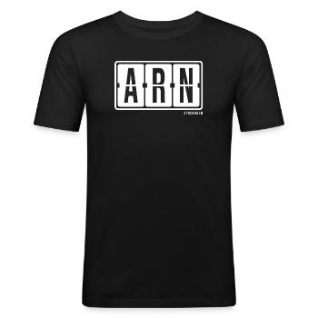 Stockholm ARN, City souvenir Tasche, Tasse, Polo - Männer Slim Fit T-Shirt - Schwarz - Vorne - Nik (191cm)