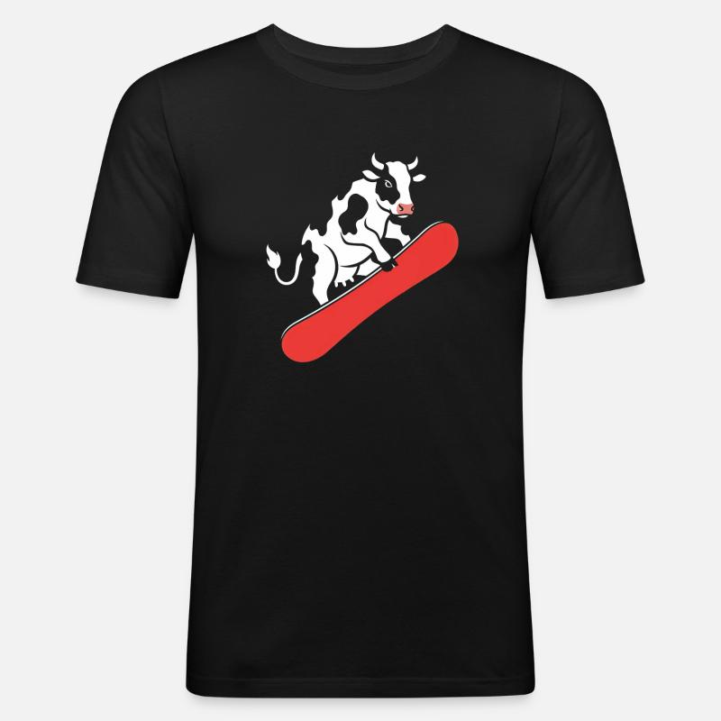 Kuh auf Skateboard - Männer Slim Fit T-Shirt - Schwarz